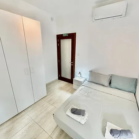 2 Bedroom Apartment *