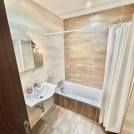 2 Bedroom Apartment *