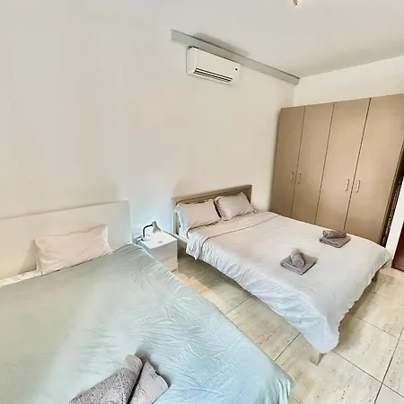 Apartment 2 Bedroom *